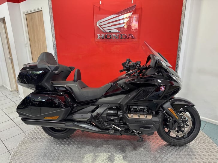 Honda GL1800 GOLD WING TOUR DCT
