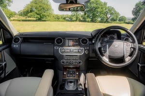 Watch video of Land Rover DISCOVERY 4 DISCOVERY 4 3.0 SD V6 HSE LUXURY AUTO 4WD EURO 5 5DR in Chesterfield