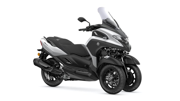 TRICITY 300 2025