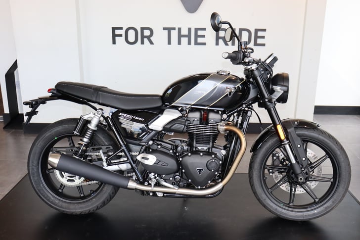 TRIUMPH SPEED TWIN 900