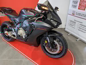 Used Honda CBR CBR1000RR FIREBLADE for sale in Newcastle-under-Lyme | Image 2