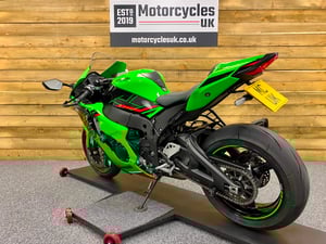 Used Kawasaki NINJA ZX-10R PERFORMANCE NINJA ZX-10R PERFORMANCE for sale in Swindon | Image 3