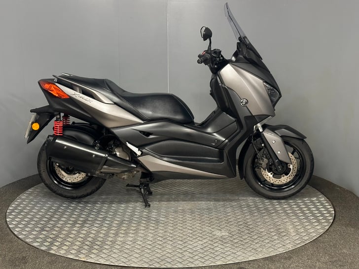 Yamaha XMAX 300