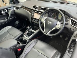 Used Nissan QASHQAI QASHQAI 1.2 DIG-T TEKNA 2WD EURO 6 (S/S) 5DR for sale in Chesterfield | Image 2