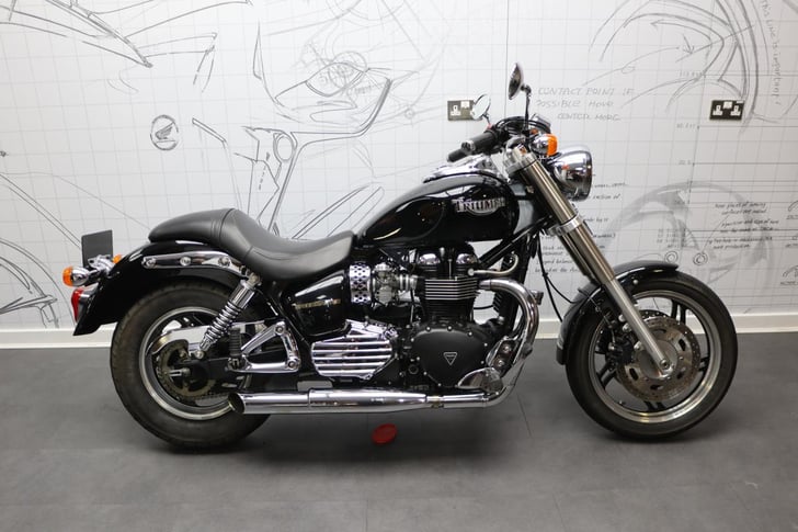Triumph SPEEDMASTER 865