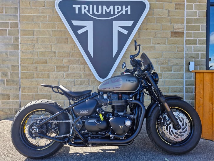 Triumph BONNEVILLE BOBBER BLACK