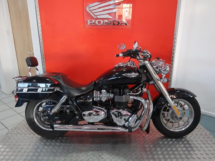 Triumph BONNEVILLE AMERICA