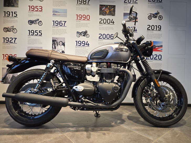 Triumph BONNEVILLE T120 BLACK