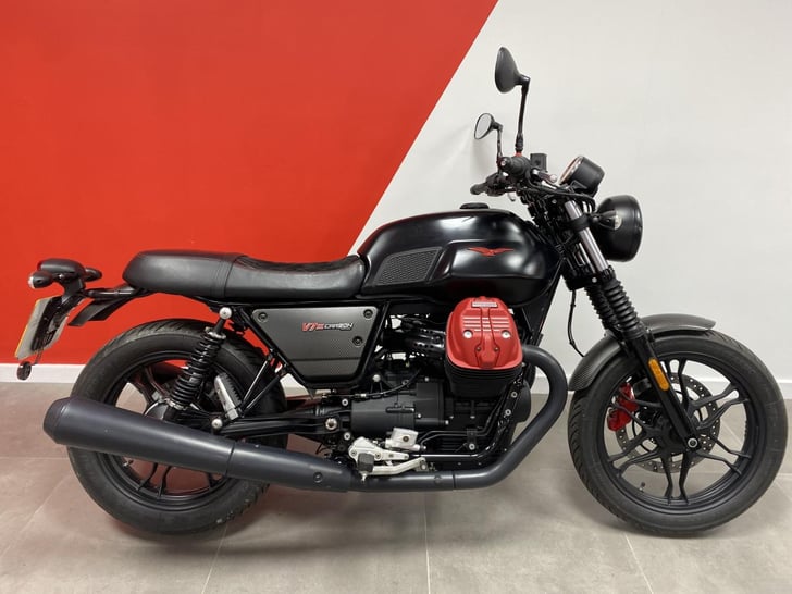Moto Guzzi V7 III CARBON