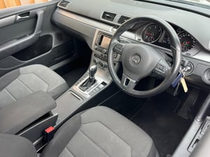 Used Volkswagen PASSAT PASSAT 2.0 TDI BLUEMOTION TECH HIGHLINE DSG EURO 5 (S/S) 4DR for sale in Chesterfield | Image 2