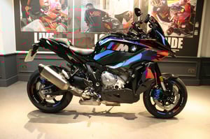 Watch video of BMW M 1000 XR M 1000 XR 1000 CLAW-SHIFTED in Watford