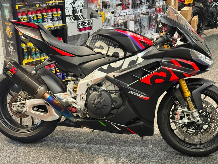 Aprilia RSV4 FACTORY 1100