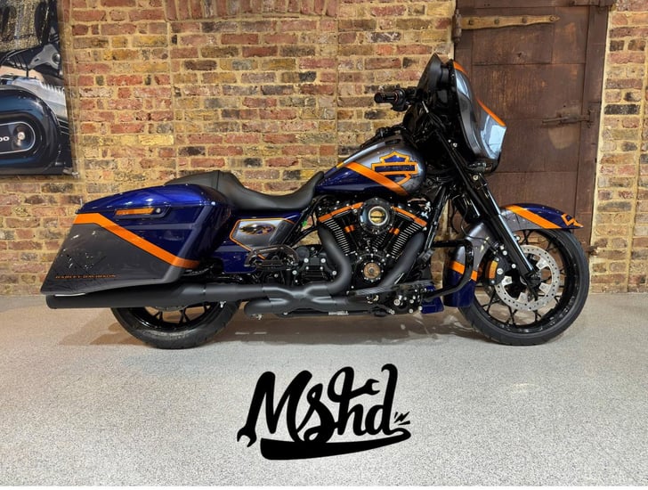 Harley-Davidson FLHXS STREET GLIDE SPECIAL 