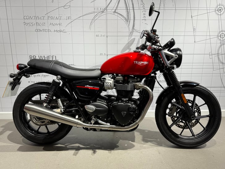 Triumph STREET TWIN