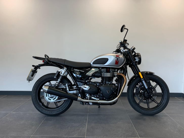 TRIUMPH SPEED TWIN 900