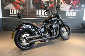 Used Harley-Davidson SOFTAIL SOFTAIL 1745 FXBB STREET BOB for sale in Watford | Image 2