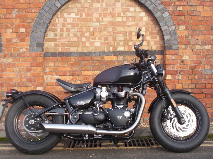 TRIUMPH BONNEVILLE BOBBER