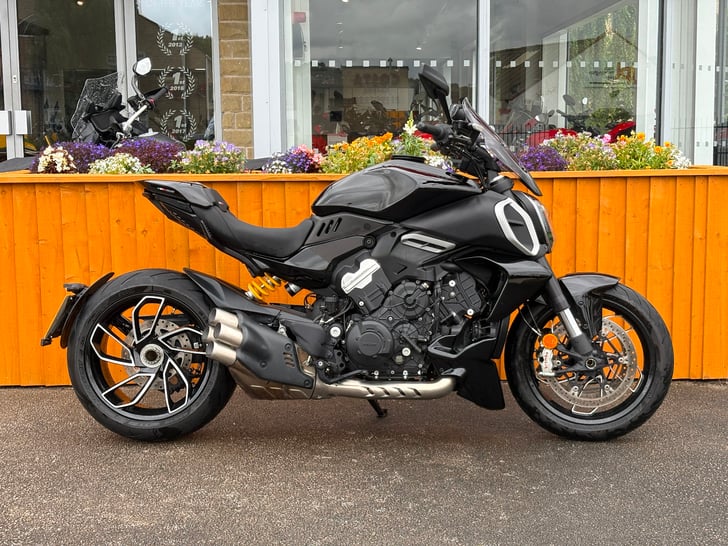 Ducati DIAVEL V4