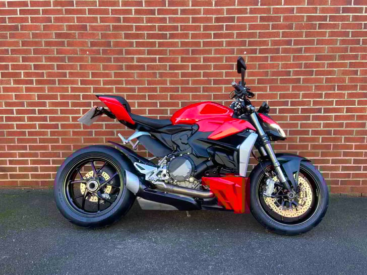 DUCATI STREETFIGHTER V2