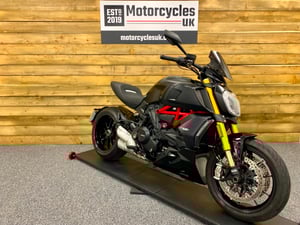 Used Ducati DIAVEL 1260 S DIAVEL 1260 S for sale in Swindon | Image 2