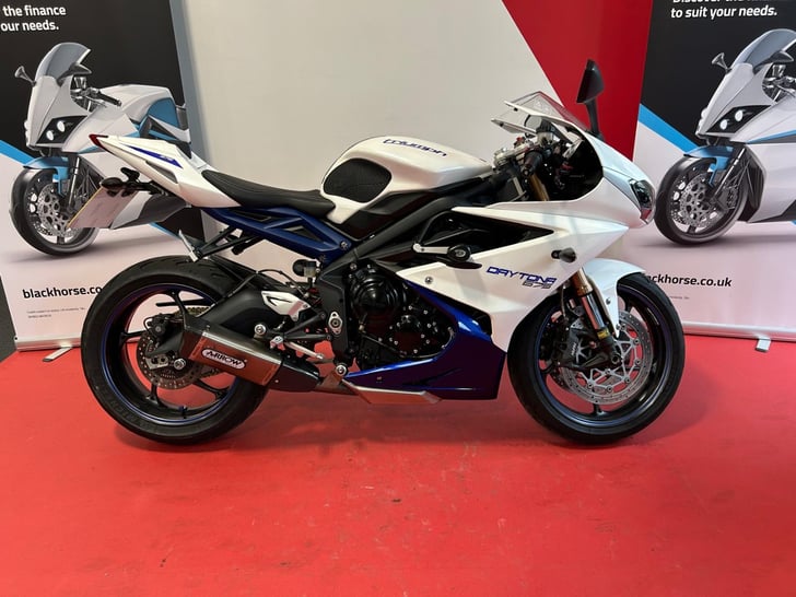 TRIUMPH DAYTONA 675