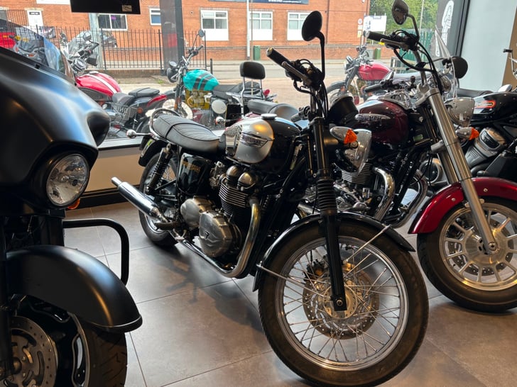 Triumph BONNEVILLE T100