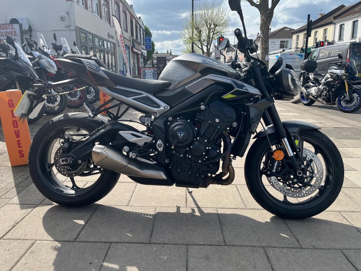 Triumph STREET TRIPLE 765 R