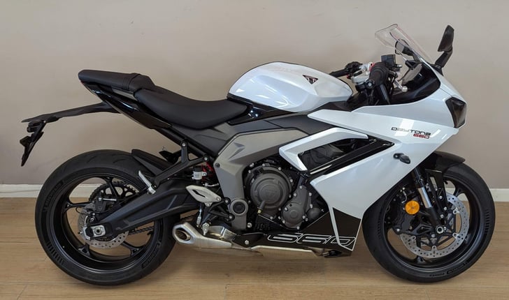 Triumph DAYTONA 660
