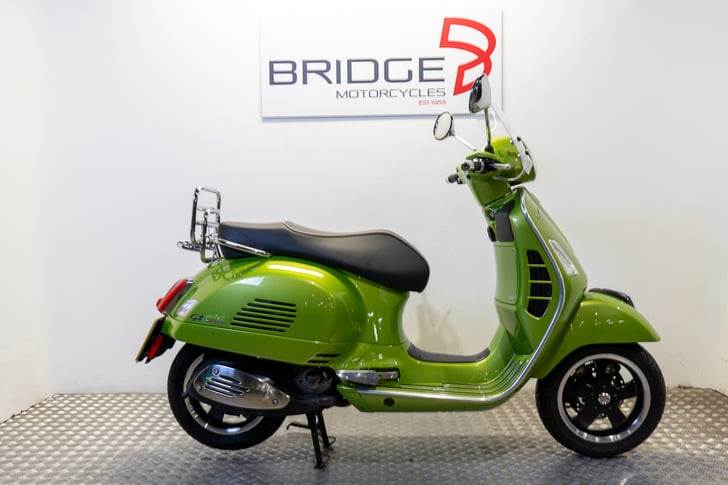 VESPA GTS 300 HPE SUPER