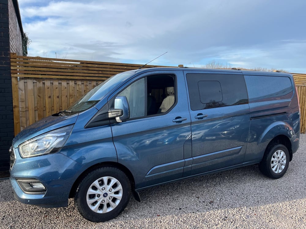 Used Ford TRANSIT CUSTOM TRANSIT CUSTOM 2.0 320 ECOBLUE LIMITED CREW VAN AUTO L2 H1 EURO 6 (S/S) 5DR for sale in Chesterfield