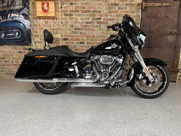 HARLEY-DAVIDSON STREET GLIDE SPECIAL