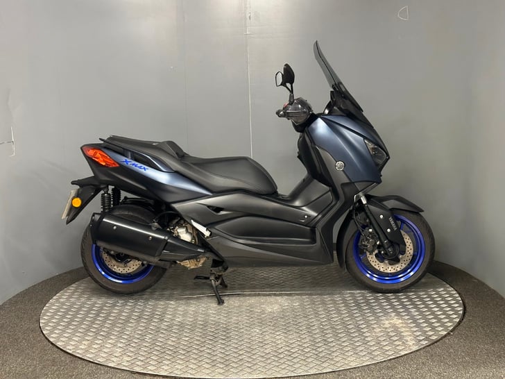 Yamaha XMAX 300