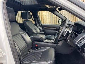 Used Land Rover DISCOVERY DISCOVERY 3.0 TD V6 HSE LUXURY AUTO 4WD EURO 6 (S/S) 5DR for sale in Chesterfield | Image 2