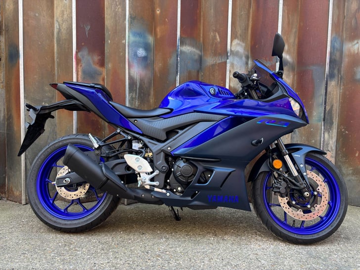 Yamaha R3 300 ABS