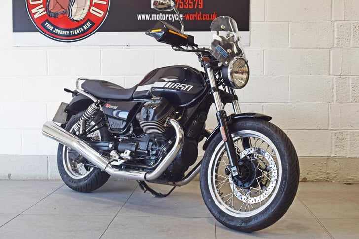 Moto Guzzi V7 IV SPECIAL 