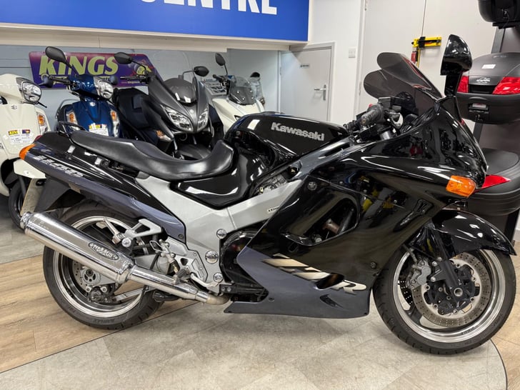Kawasaki ZZR1100 D6