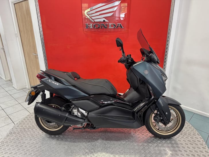 Yamaha XMAX TECH MAX 300 