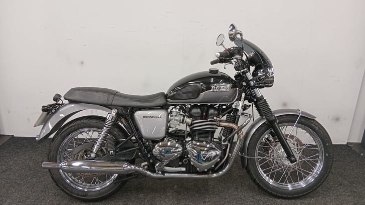 Triumph BONNEVILLE T100