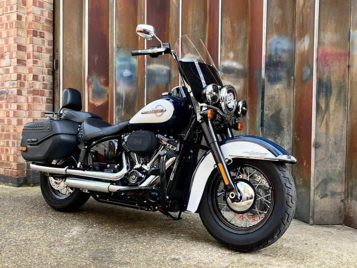 Harley-Davidson SOFTAIL 1868 FLHCS HERITAGE CLASSIC