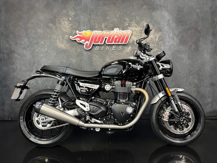 Triumph SPEED TWIN 1200 (JET BLACK)