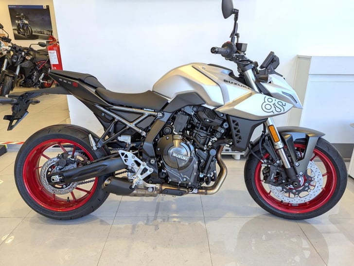 SUZUKI GSX-8S