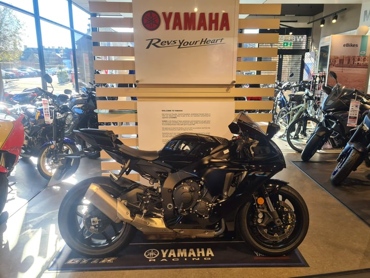 Yamaha R1 