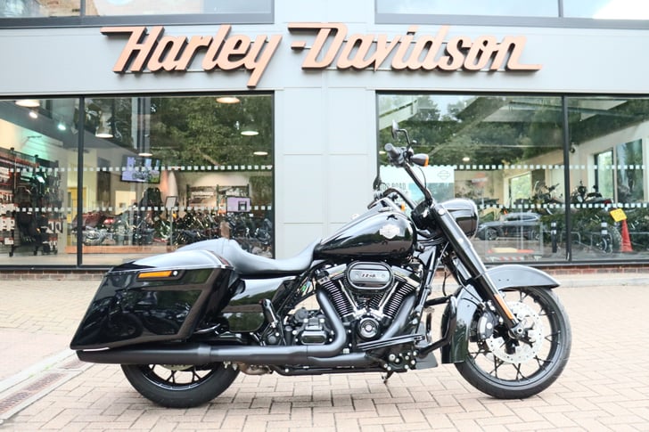 Harley-Davidson TOURING FLHRXS ROAD KING SPECIAL