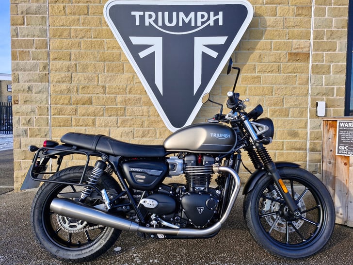 Triumph STREET TWIN