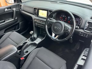 Used Kia SPORTAGE SPORTAGE 1.7 CRDI 2 EURO 6 (S/S) 5DR for sale in Chesterfield | Image 2