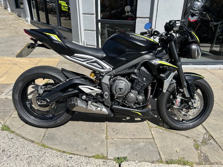 TRIUMPH STREET TRIPLE RS