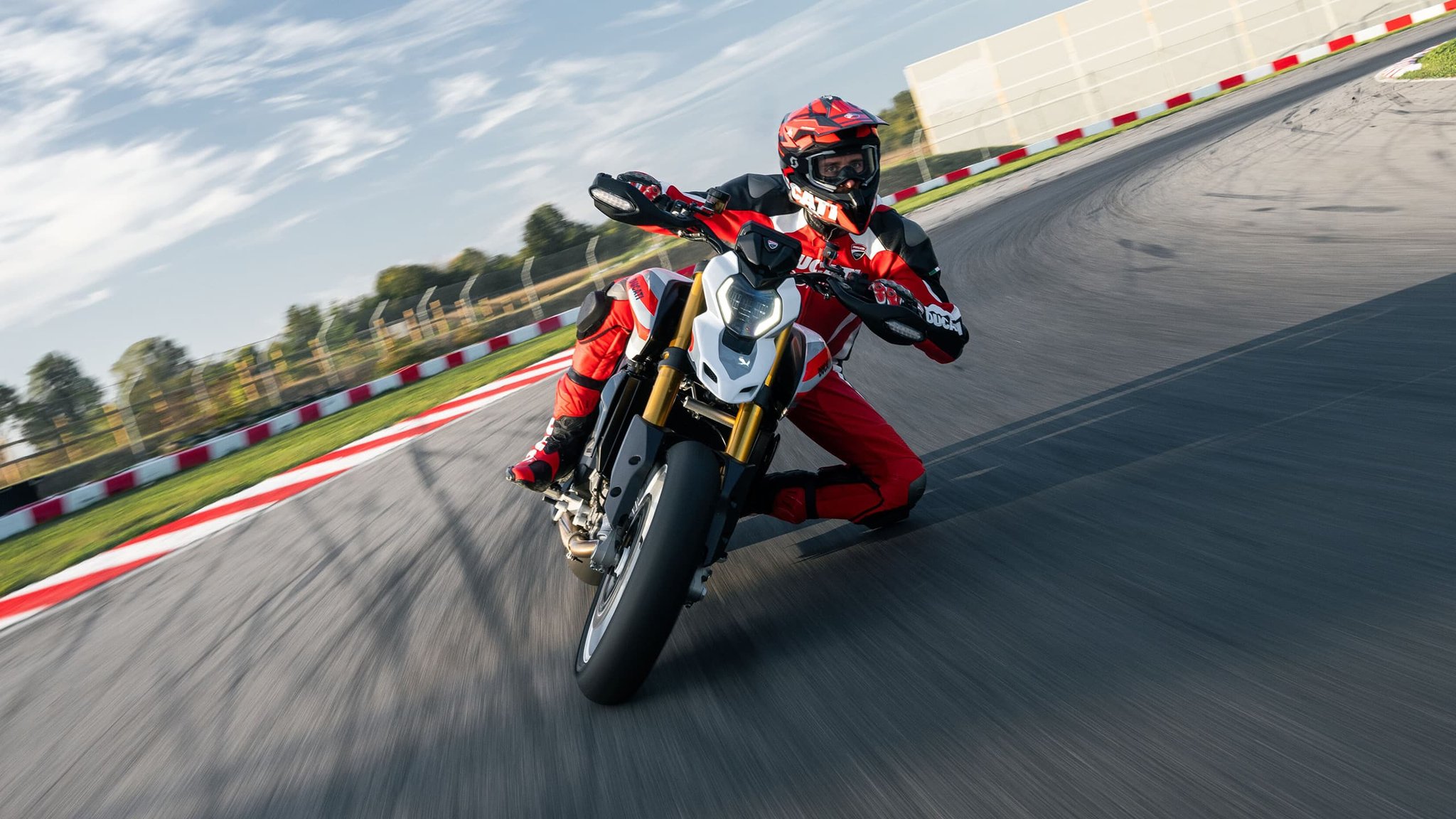 Ducati HYPERMOTARD V2 SP