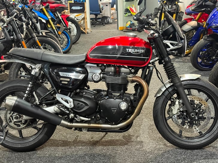 TRIUMPH SPEED TWIN 1200