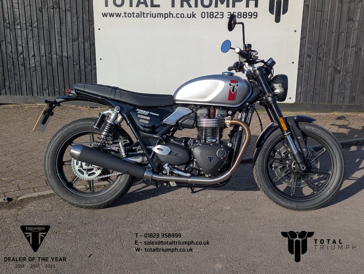 TRIUMPH SPEED TWIN 900