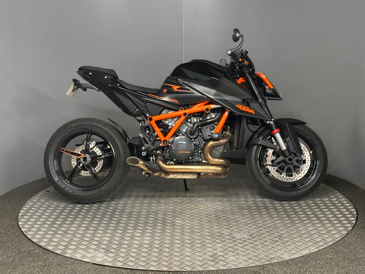 KTM 1290 SUPER DUKE R